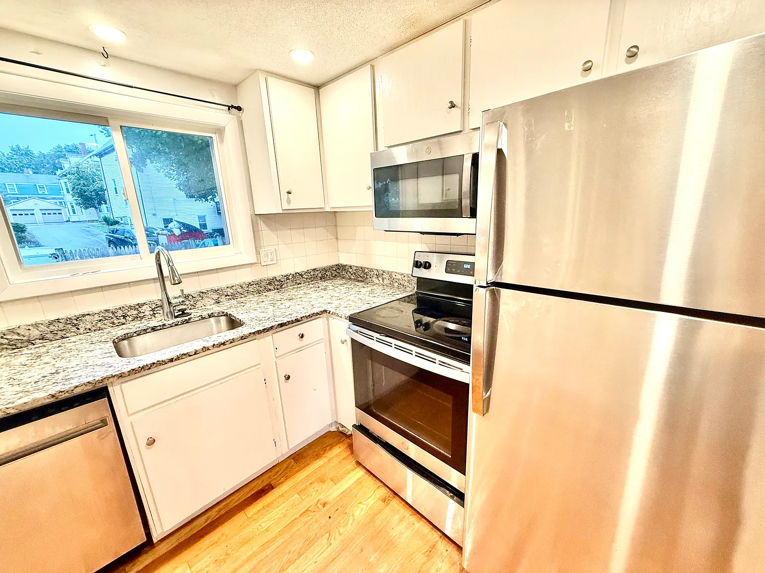 2 bed, 850 sqft, $2,550 — Photo 4