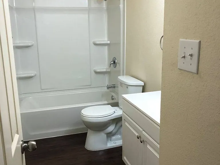 Casa Del Rey Apartments — Photo 22