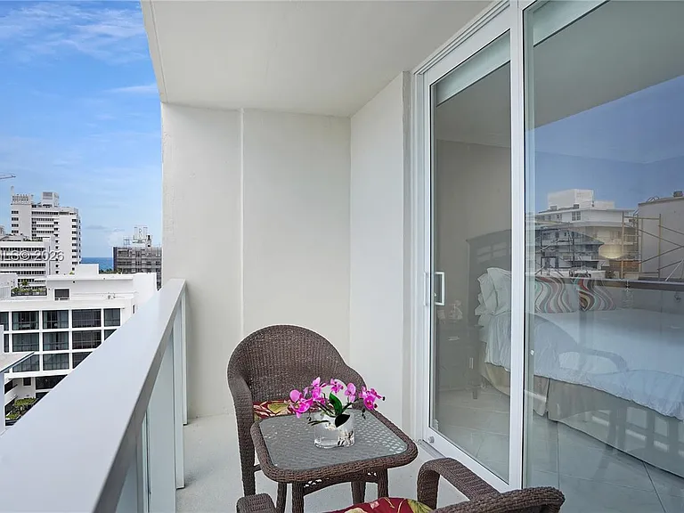 1750 James Ave #9J — Photo 7