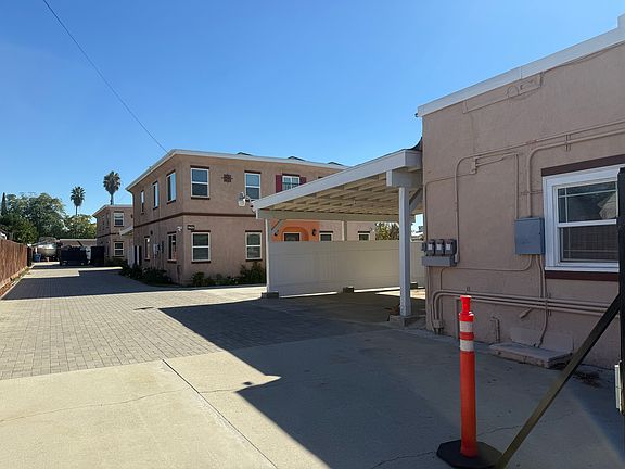 4th image of 1538 S Towne Ave