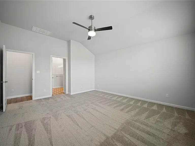 136 Osceola Dr — Photo 6