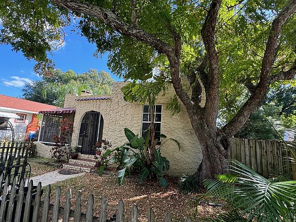 3rd image of 811 E New Orleans Ave