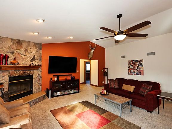 3rd image of S103W19543 Kelsey Dr