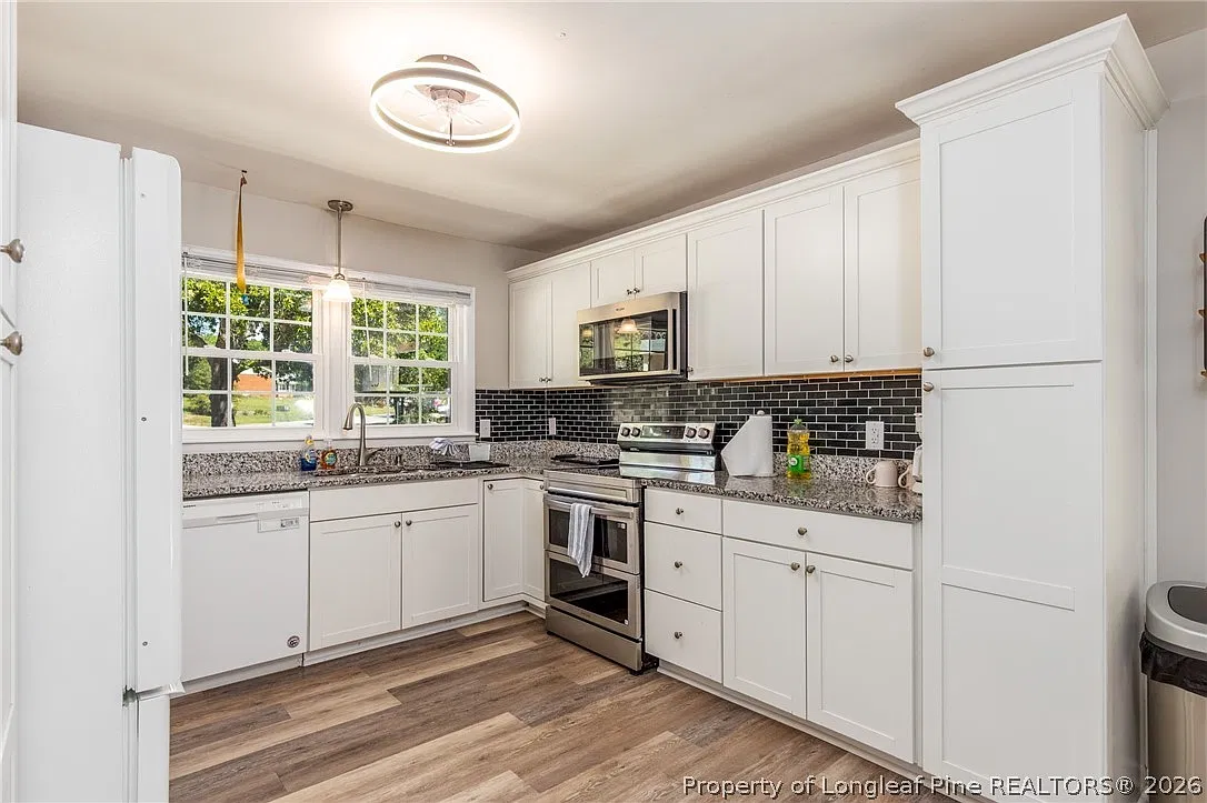 4 bed, 2.0 bath, 1450 sqft, $3,000 — Photo 4