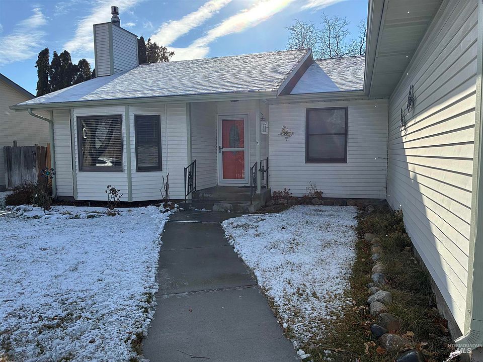 2nd image of 745 Hiawatha Way