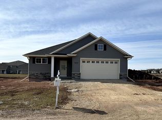 W6555 E Steamboat Ln, Appleton, WI 54915