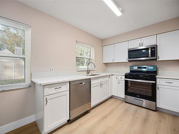 5th image of 8013 Rhea Cir