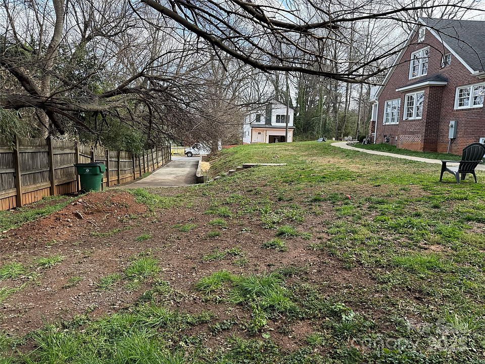 2nd image of 3423 Tappan Pl