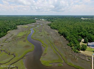 4 Willis Landing Rd, Hubert, NC 28539