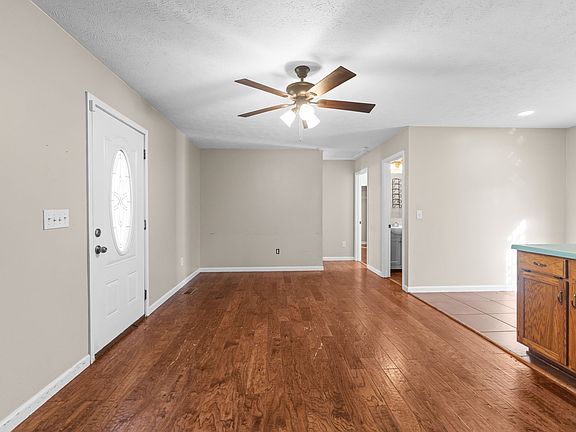 5th image of 904 E Grundy St