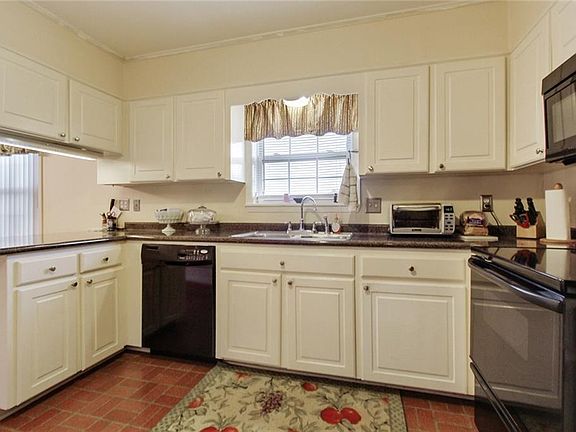5th image of 3905 Lexington Dr
