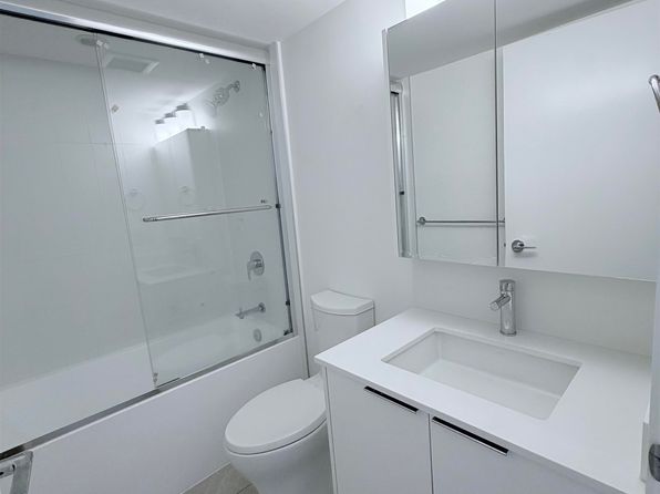 2 bedroom rental in Surrey — photo 12