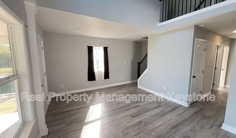 1122 Stock St — Photo 2