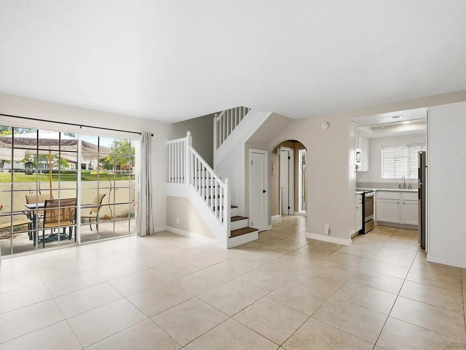 2 bed, 2.5 bath, 937 sqft, $3,000 — Photo 2