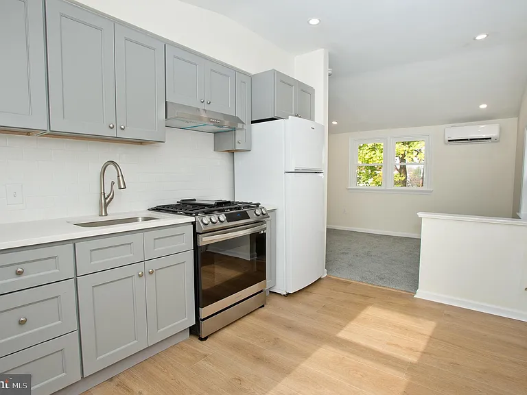 2530 2nd Floor Chestnut Ave — Photo 4