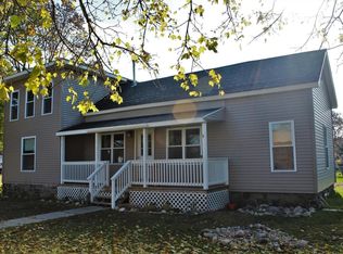 424 E Gilson St, Edmore, MI 48829