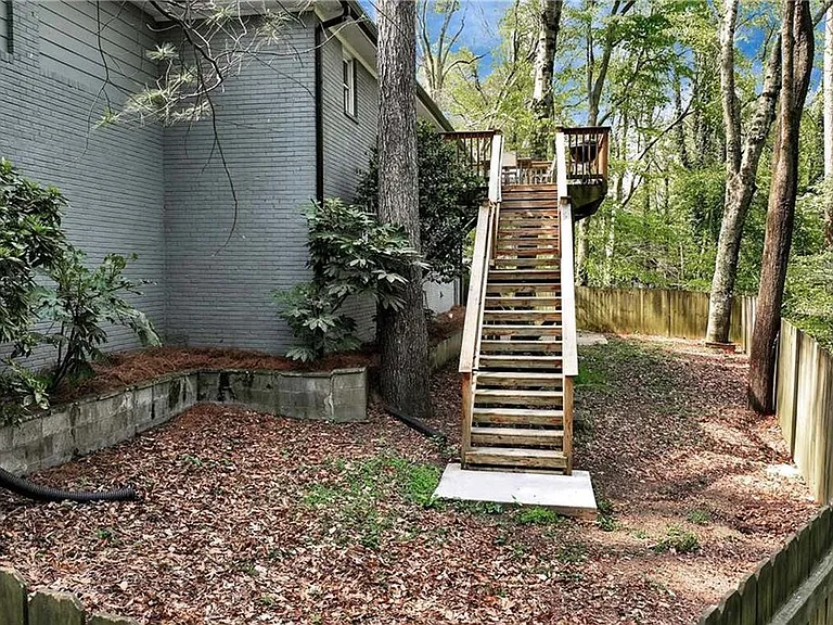 2424 Melinda Ct — Photo 44