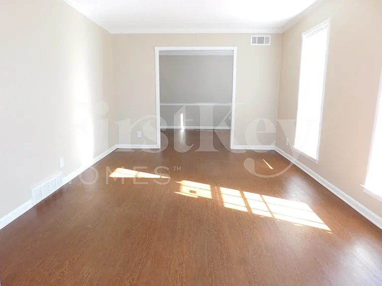 4832 Rolling Meadows Dr — Photo 3