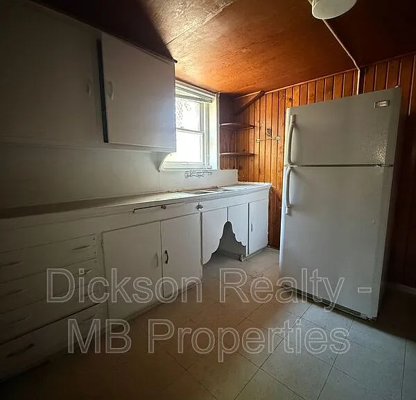 56 S Wells Ave #B — Photo 3