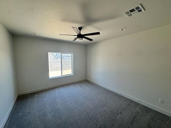 4th image of 572 E 13th St