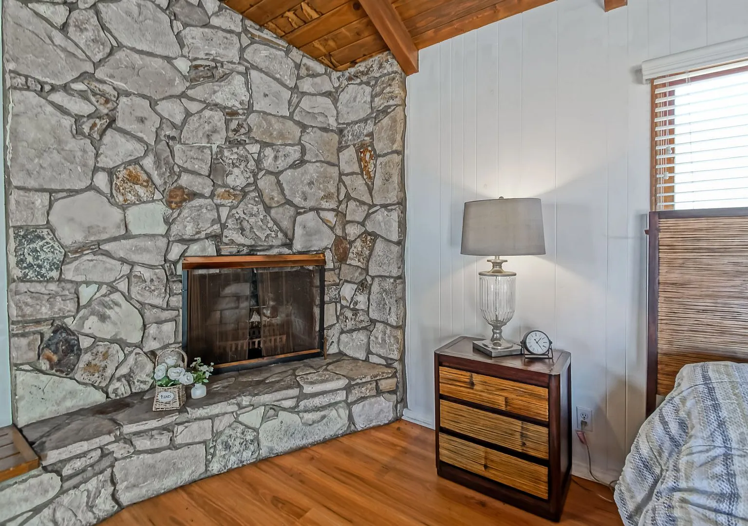 Spacious 3-bedroom, 3-bathroom Torrance home offering approximately 2,200 sq. ft. of living space. — Photo 3