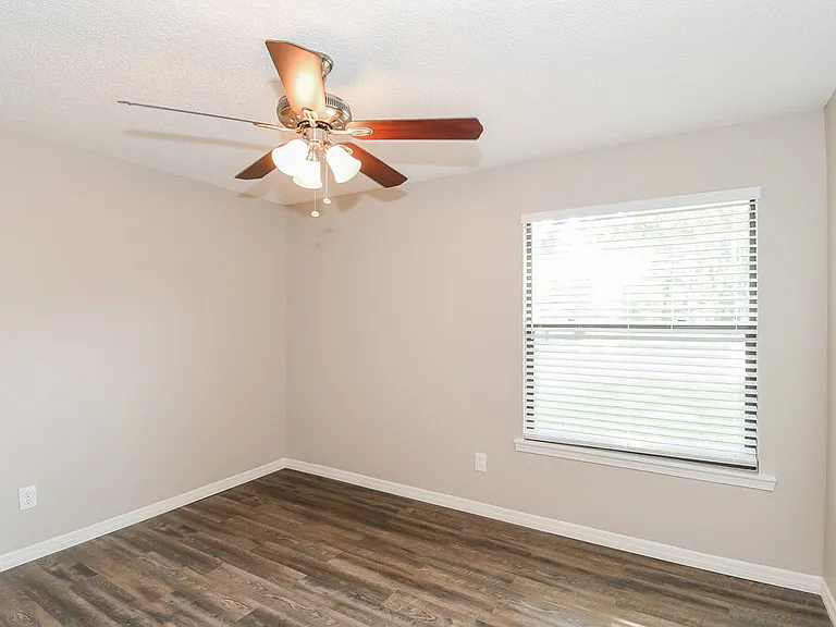 6020 Pine Ave — Photo 13