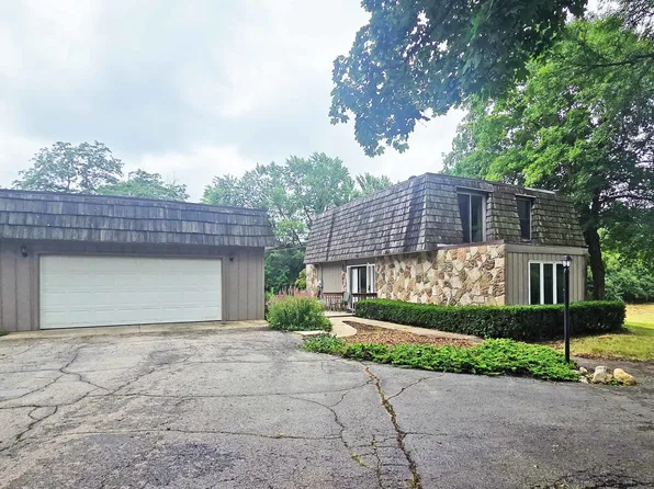 25960 W Hippler Rd, Barrington, IL 60010
