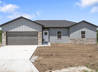 635 E Vivian St, Bolivar, MO 65613