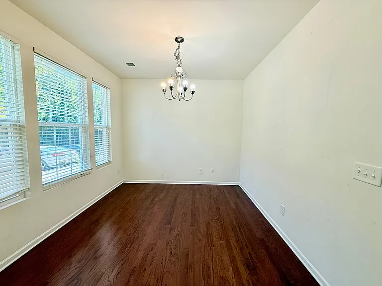 7021 Broughton Ln — Photo 9