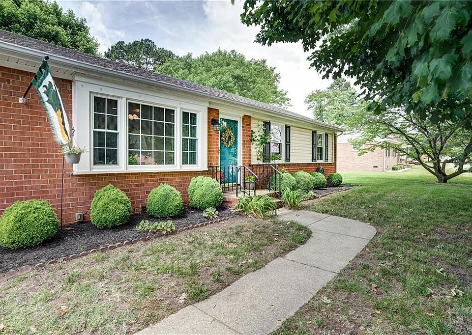 1st image of 7945 Colony Dr