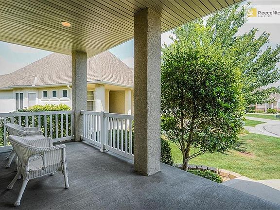 2nd image of 612 SW Wintergarden Cir