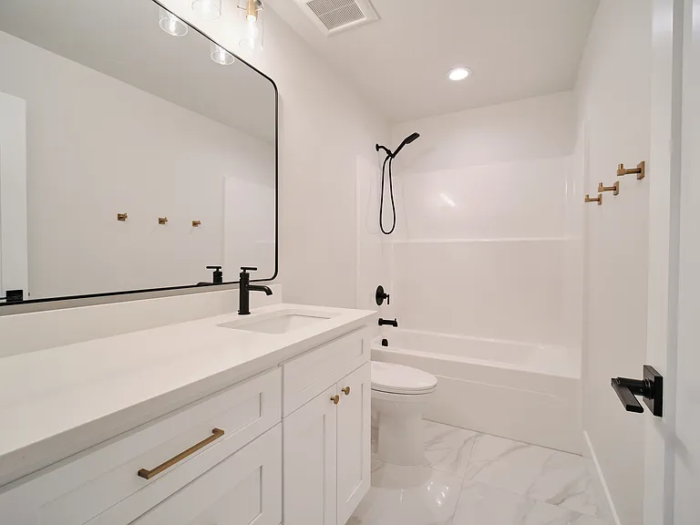 784 W Redwood Ct — Photo 17