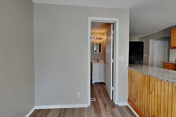 3 bed, 2.0 bath, 1440 sqft, $2,145 — Photo 4