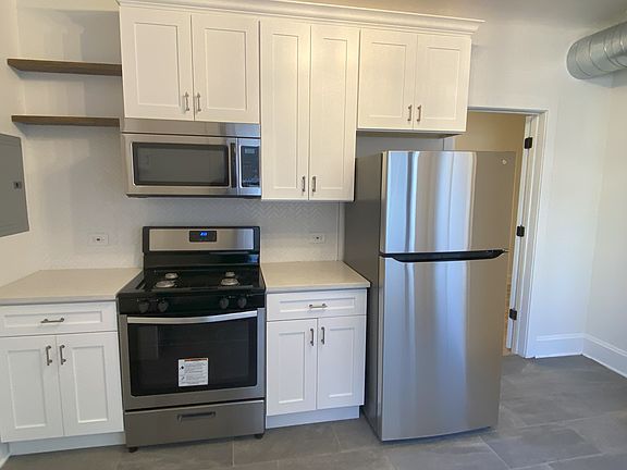 2nd image of 1331 N Ashland Ave Suite 2M