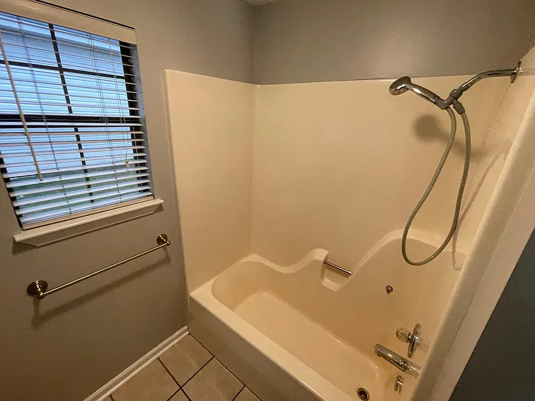 1717 Point West Dr — Photo 35