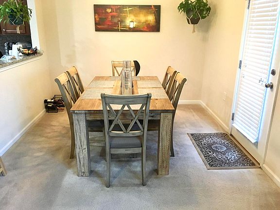 Dining room with walk-out