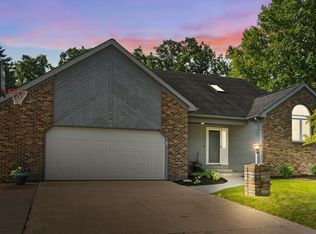 10301 Woods Edge Ln, Fort Wayne, IN 46804