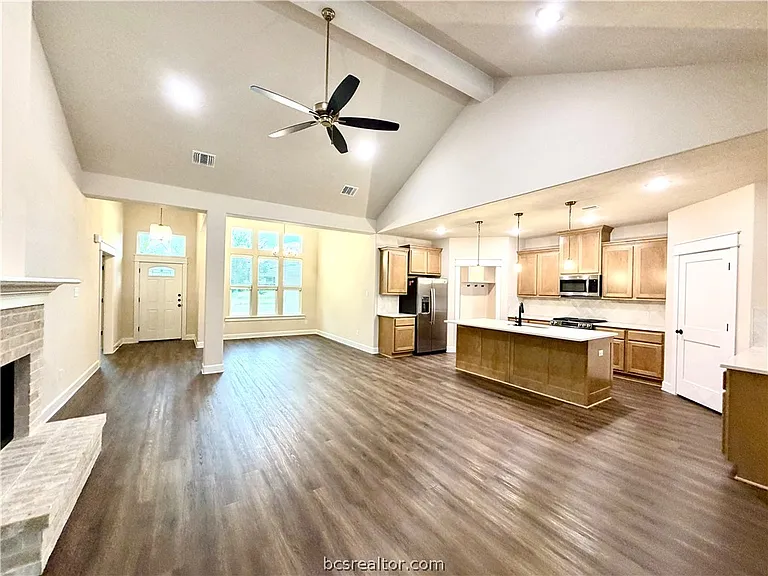 1206 Bridgewater Dr — Photo 3
