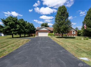 2747 Lonesome Dove Ln W, Springfield, OH 45505