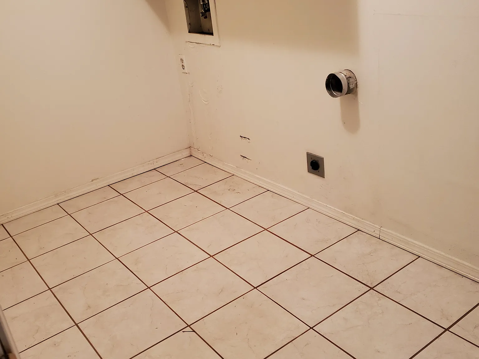 3 bed, 1983 sqft, $2,195 — Photo 3