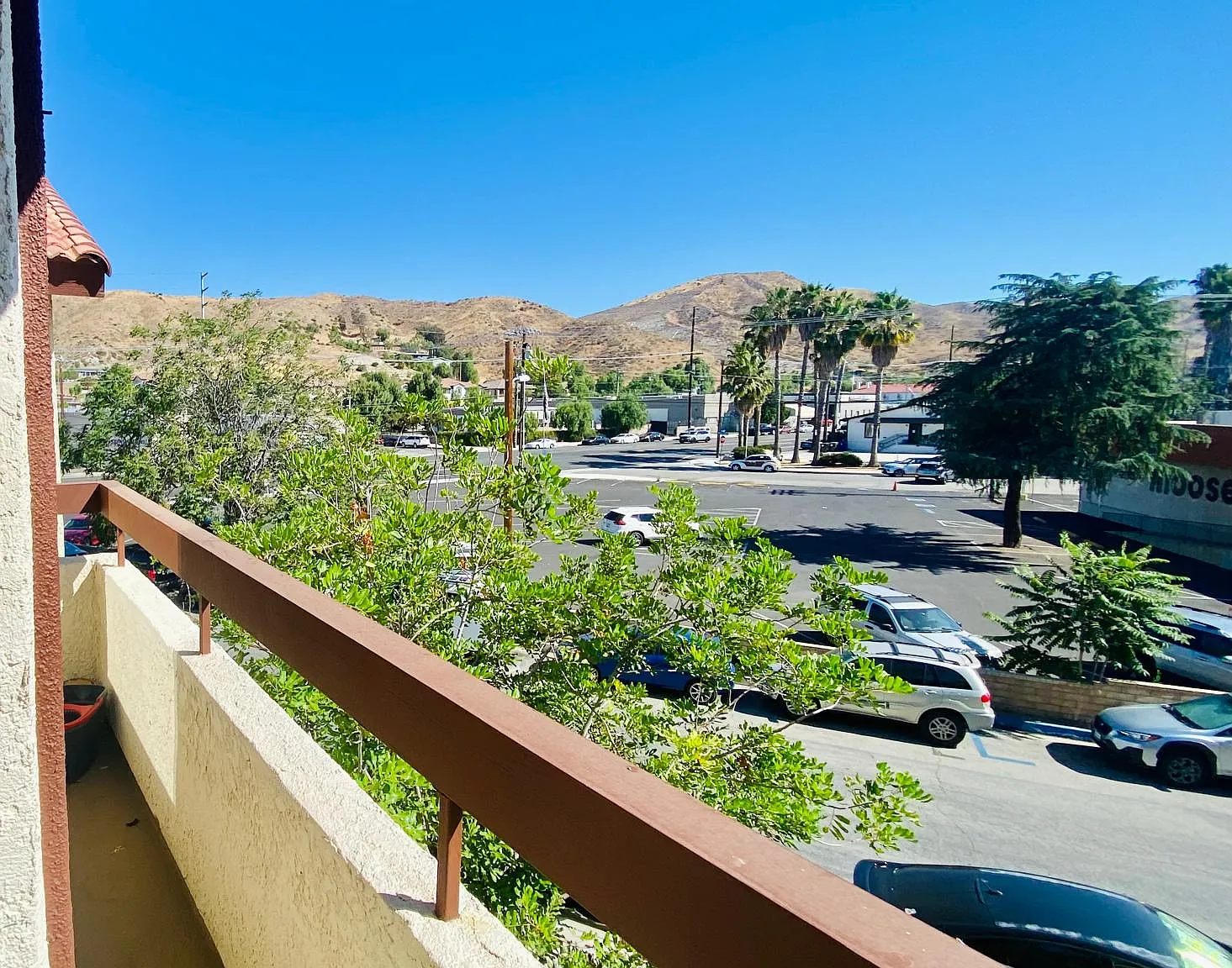 3 bed, 948 sqft, $3,195 — Photo 1