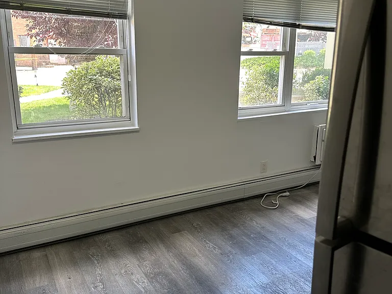 570 Fairview Ave #11 — Photo 4