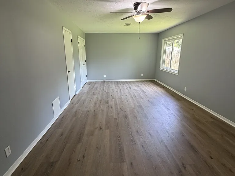 2807 W Chicago Ave — Photo 8