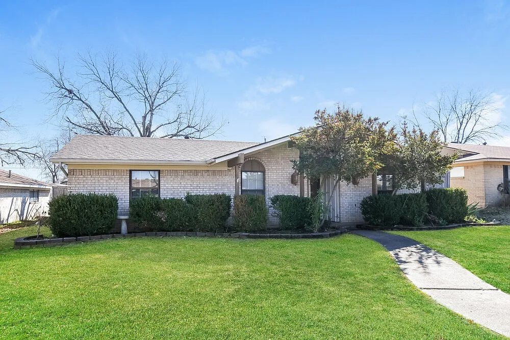 3 bed, 2.0 bath, 1534 sqft, $1,940 — Photo 1