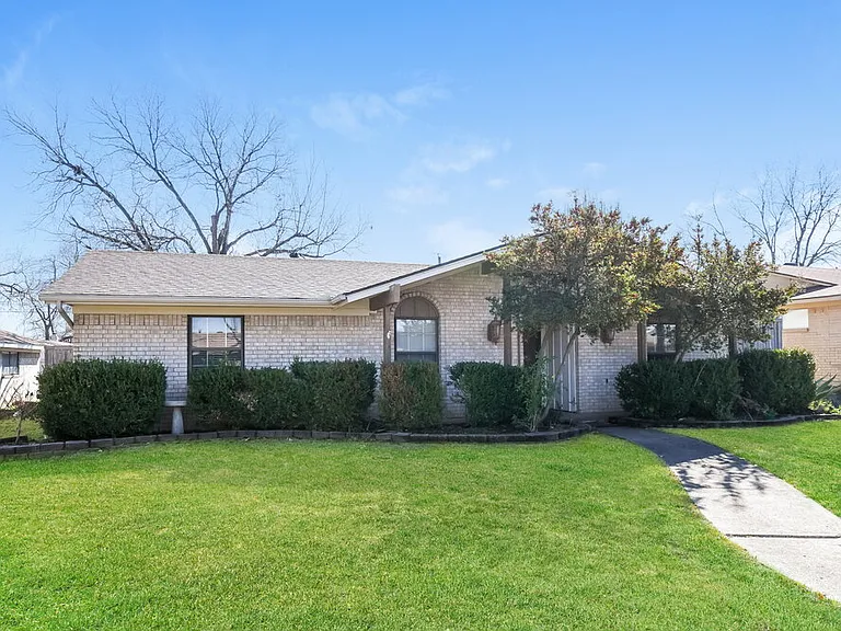2532 Belhaven Dr — Photo 1