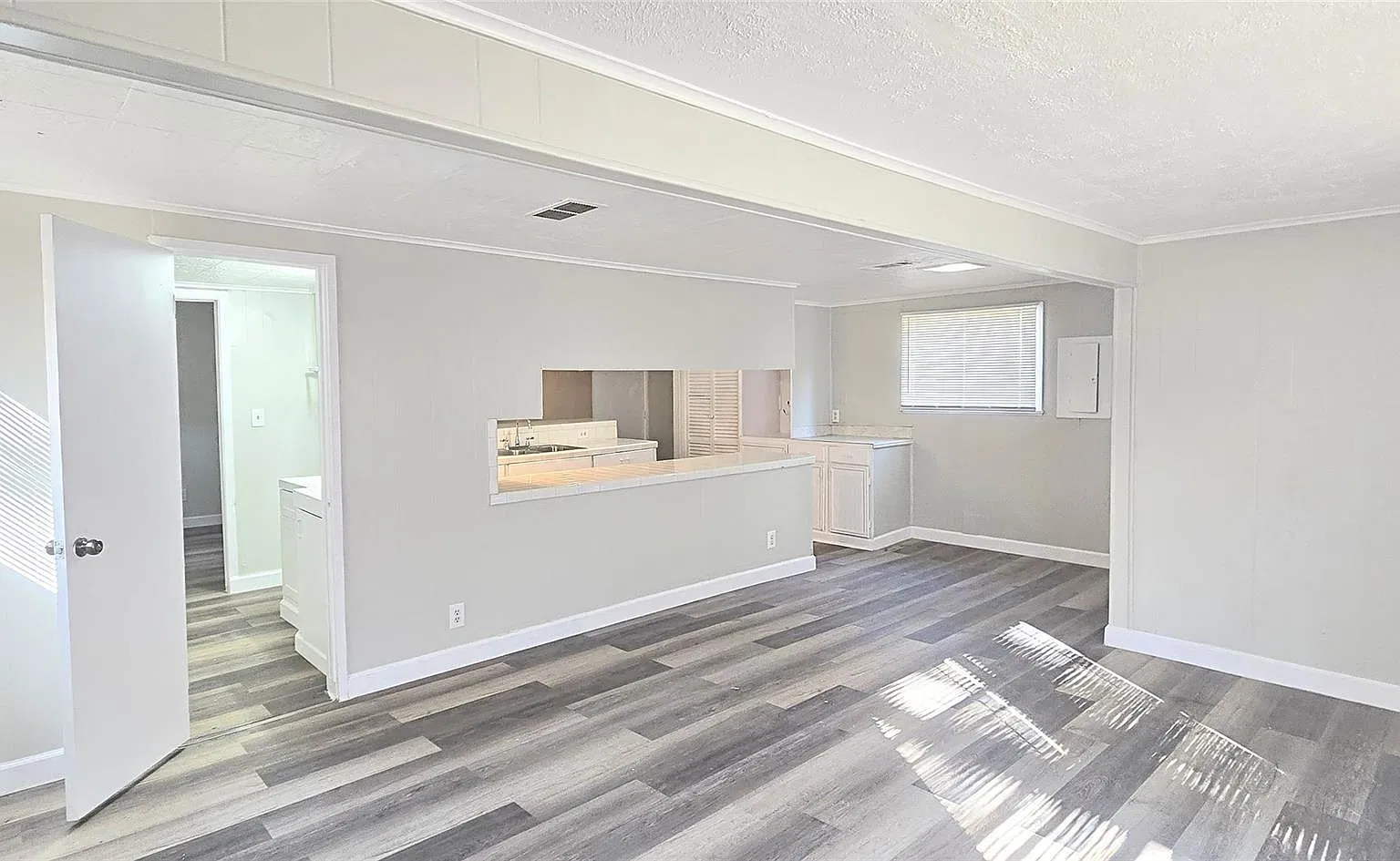 3 bed, 2.0 bath, 1412 sqft, $1,400 — Photo 3