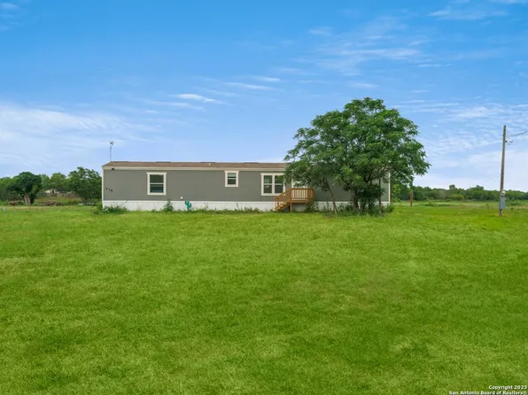 538 CR 6843, Lytle, TX 78052