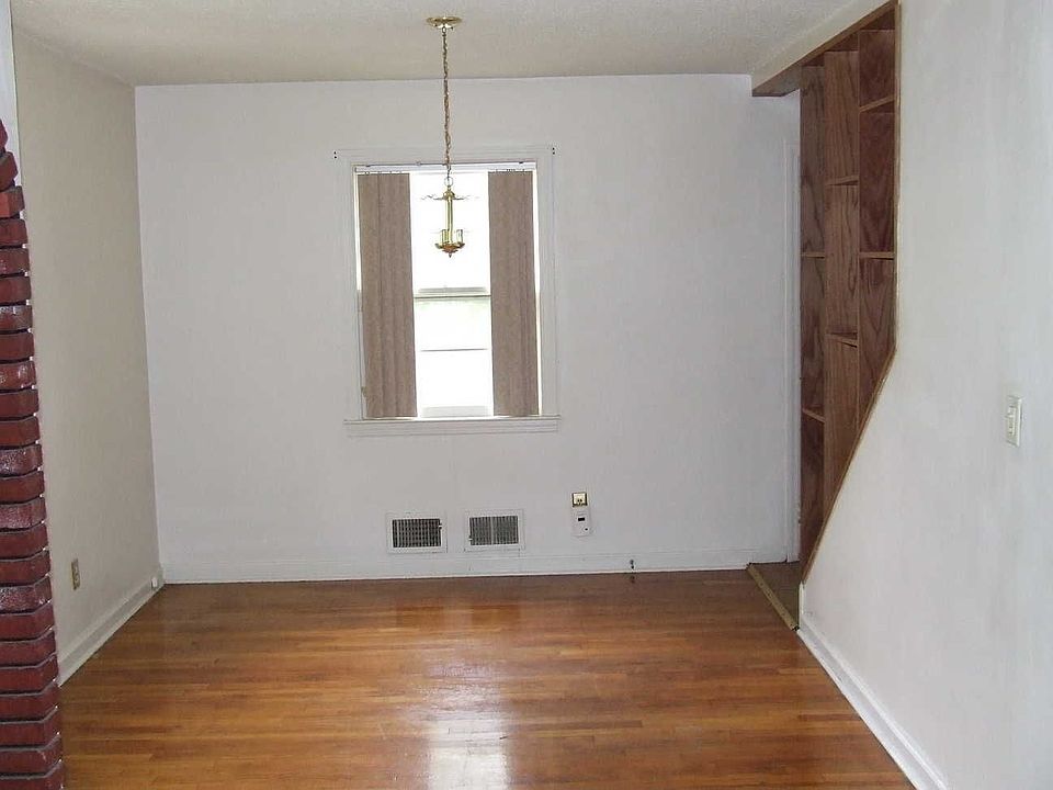 2nd image of 425 Cristiani St