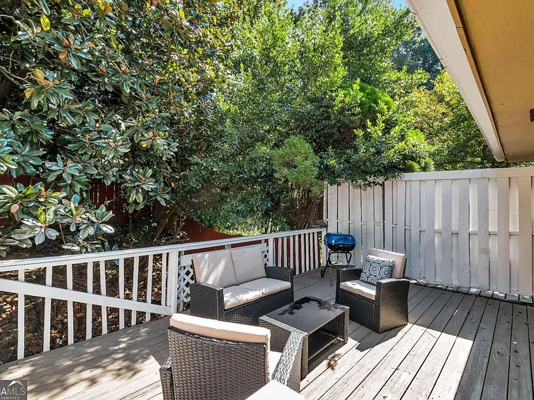 1114 Falling Water Dr SE — Photo 8