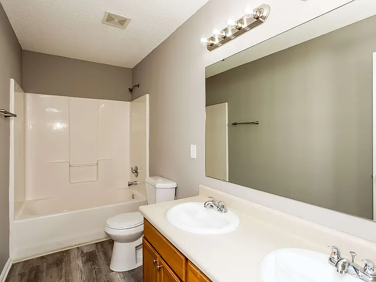 6535 Locust Grove Dr — Photo 9